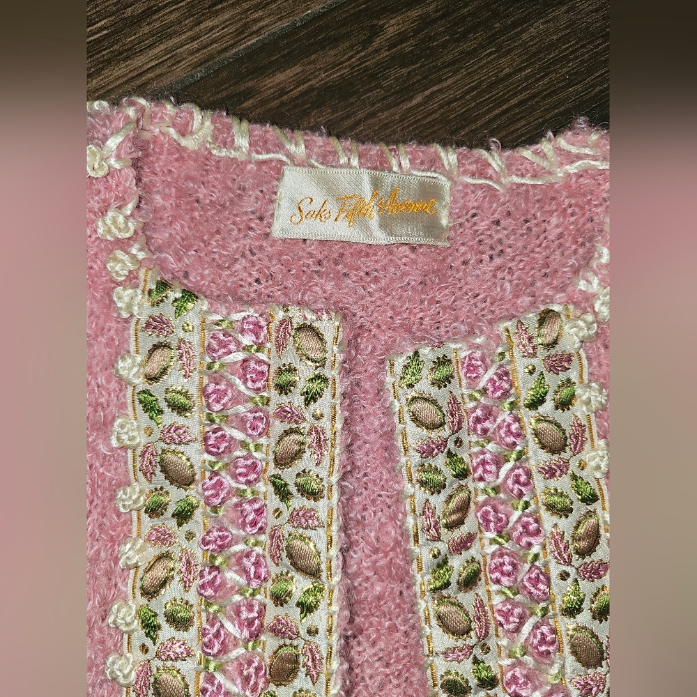 VINTAGE SAKS FIFTH AVENUE PINK SWEATER EMBELLISHED DETAIL NO SIZE CARDIGAN - Picture 4 of 14